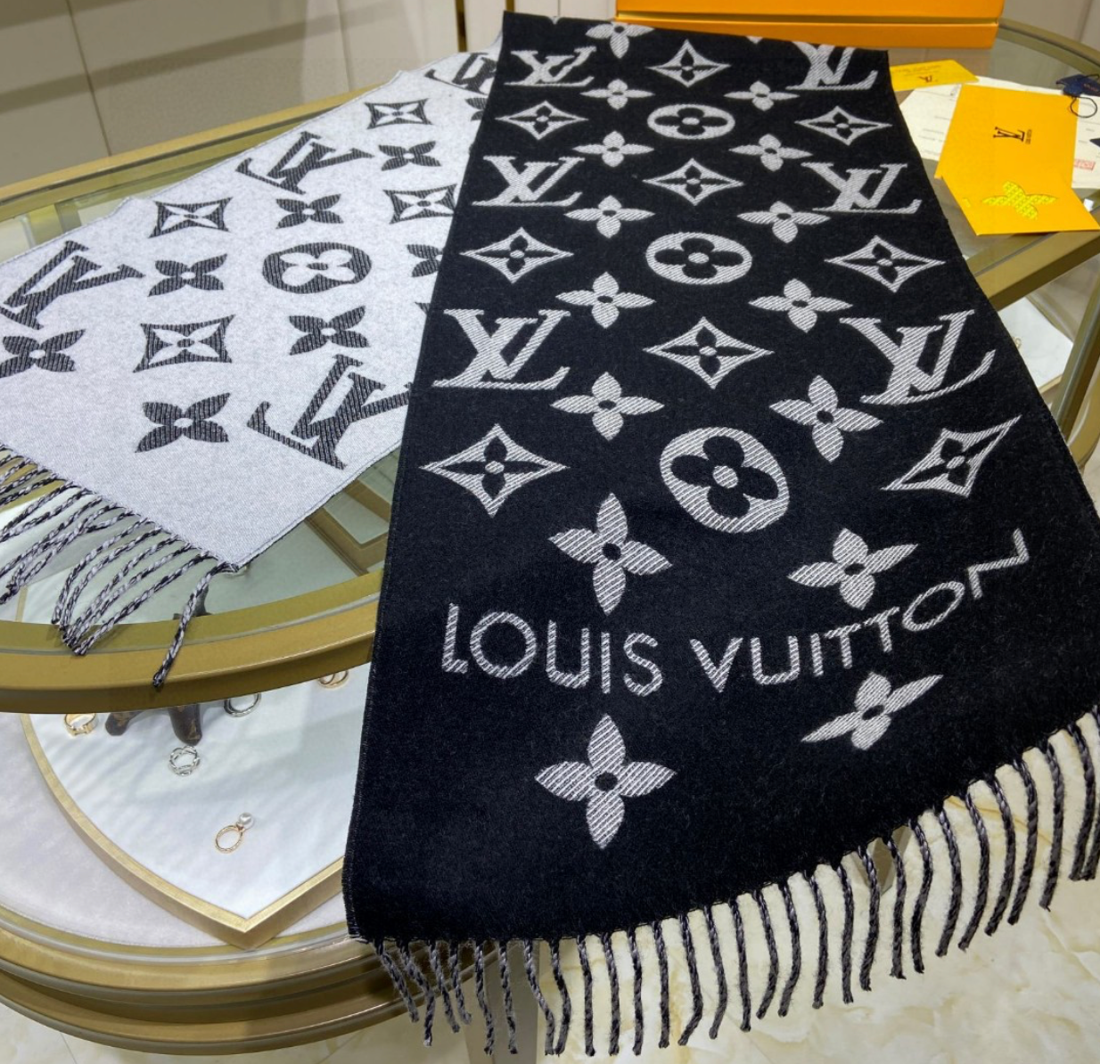 Scarfs